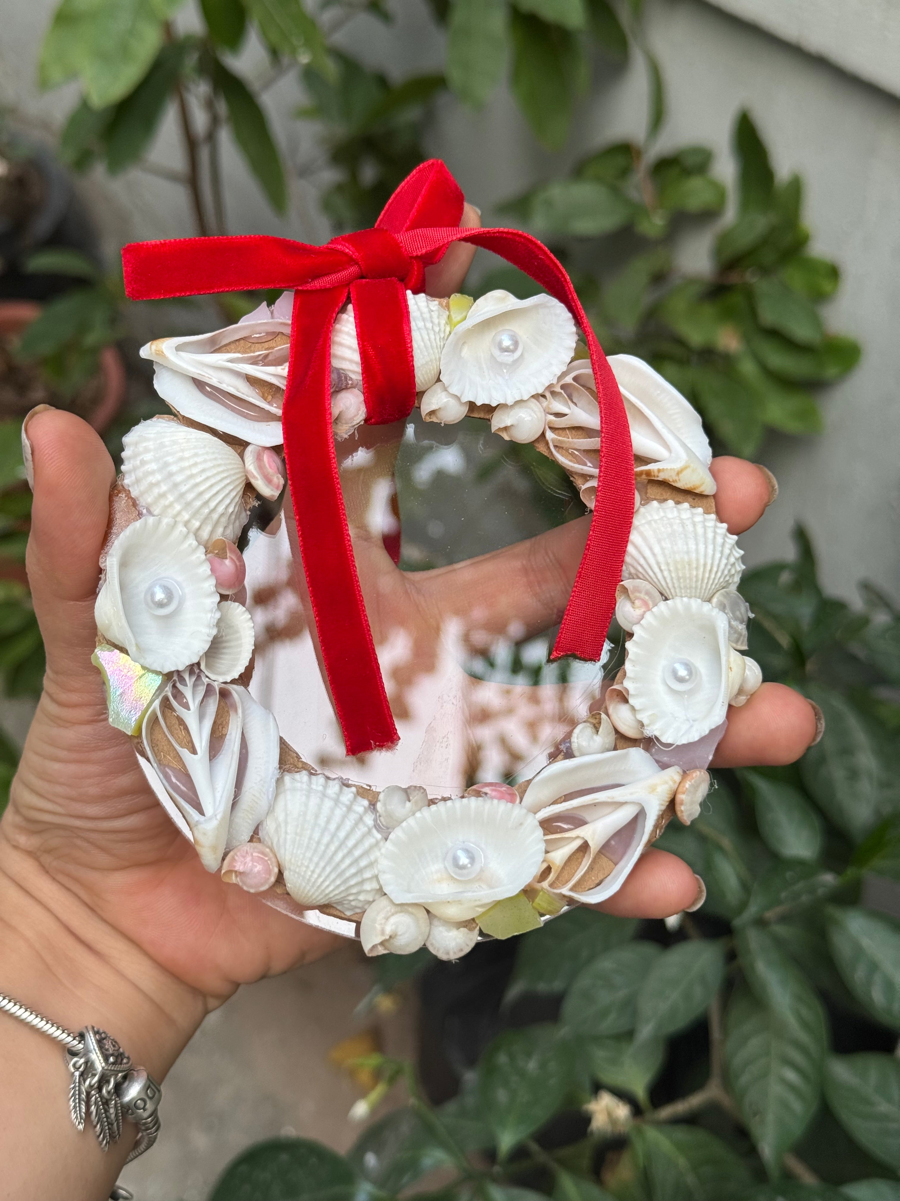 Customized Round Shell Ornament