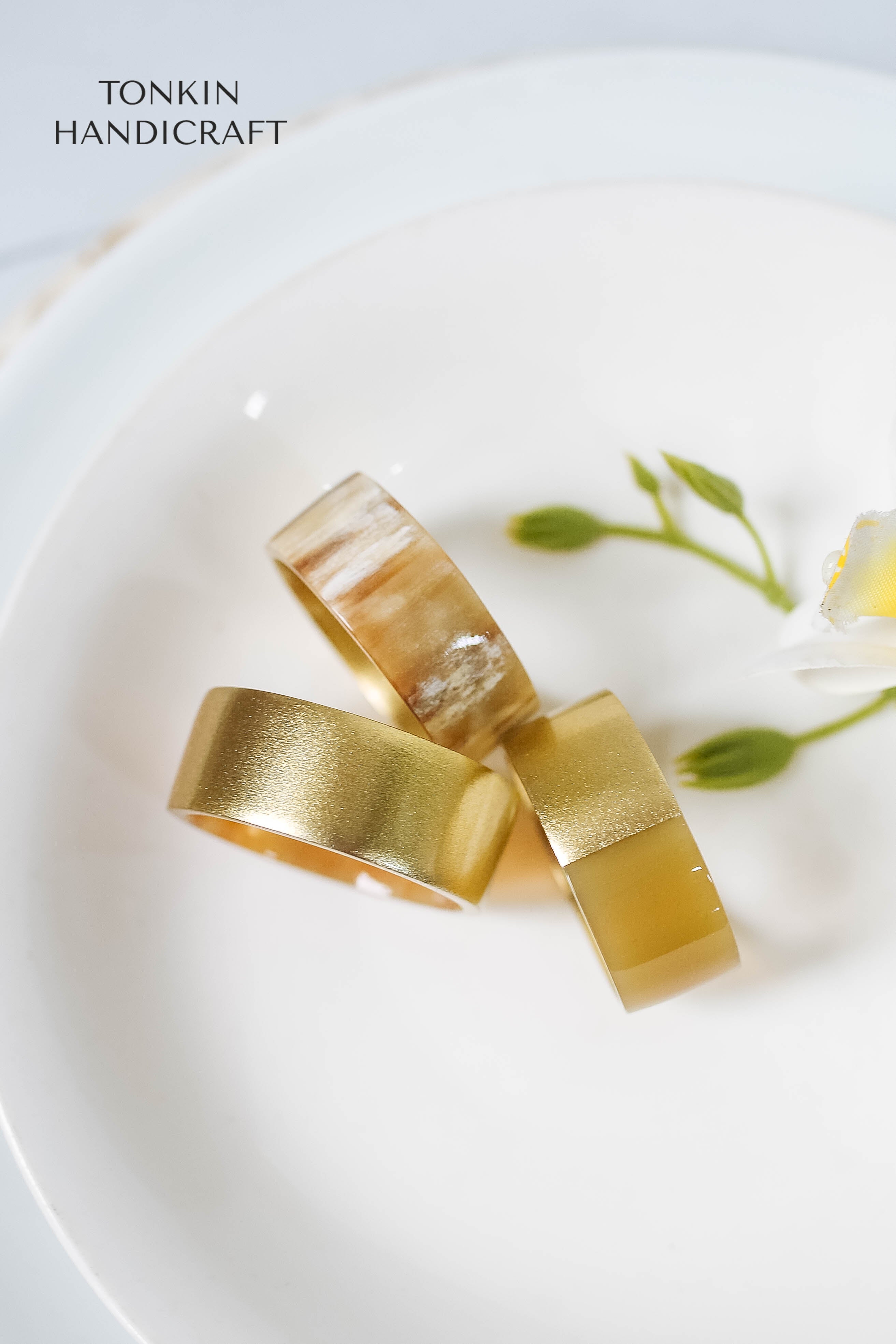 Lacquer Horn Gold Napkin Ring