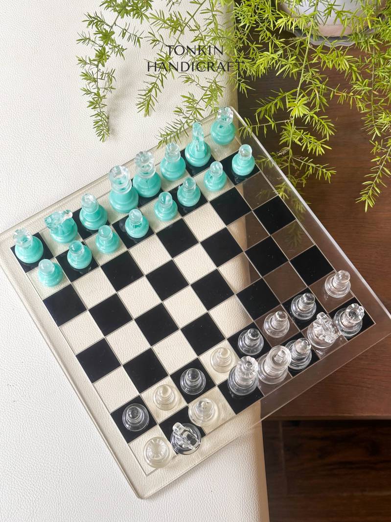 Zenn Resin Chess Set