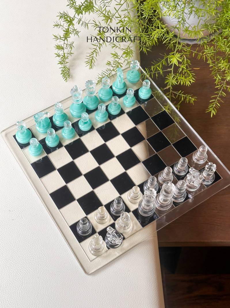 Zenn Resin Chess Set