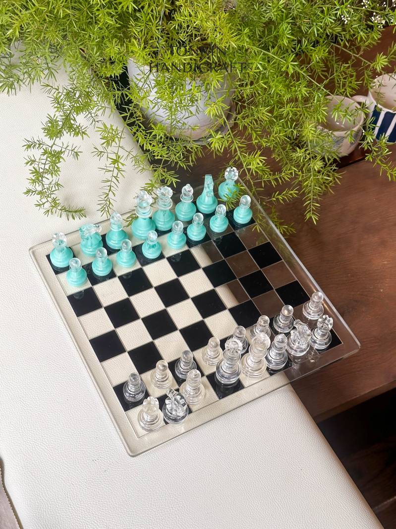 Zenn Resin Chess Set