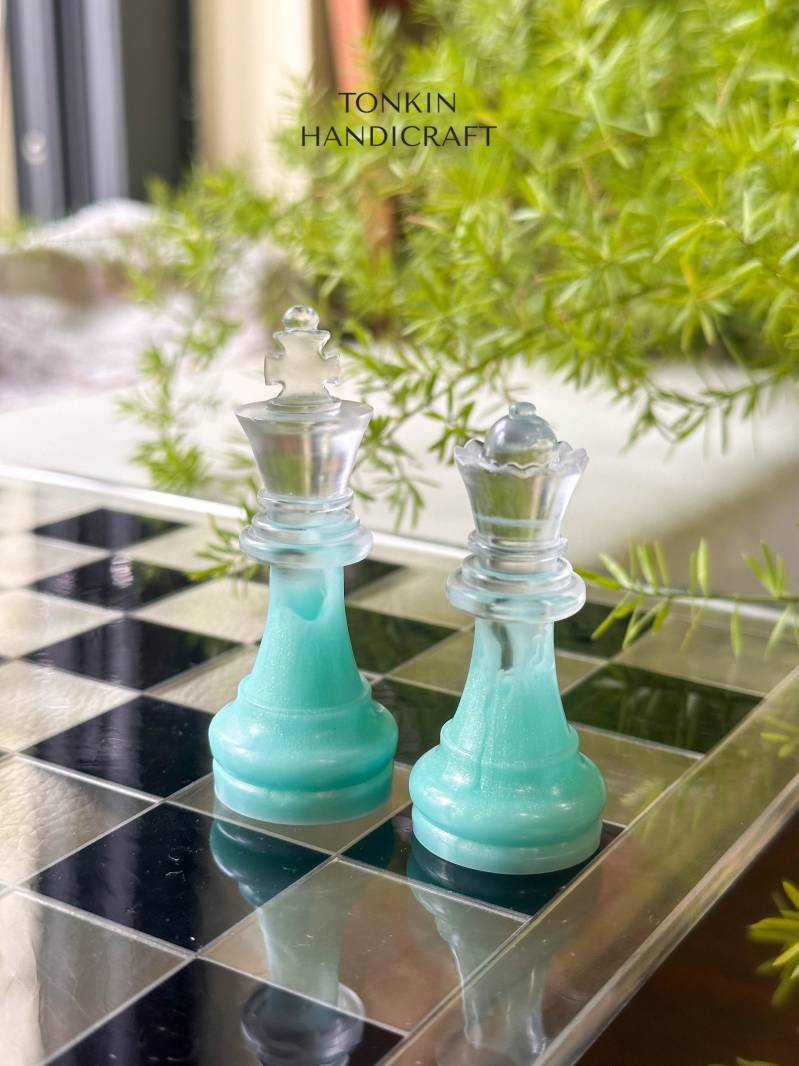 Zenn Resin Chess Set