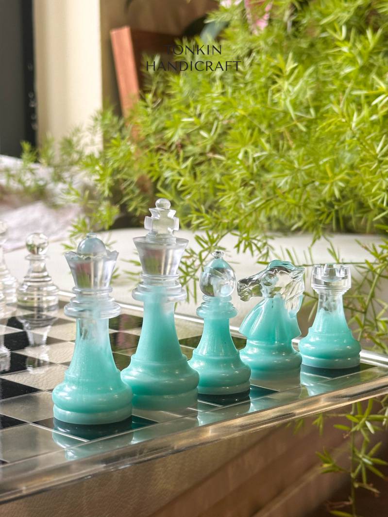 Zenn Resin Chess Set