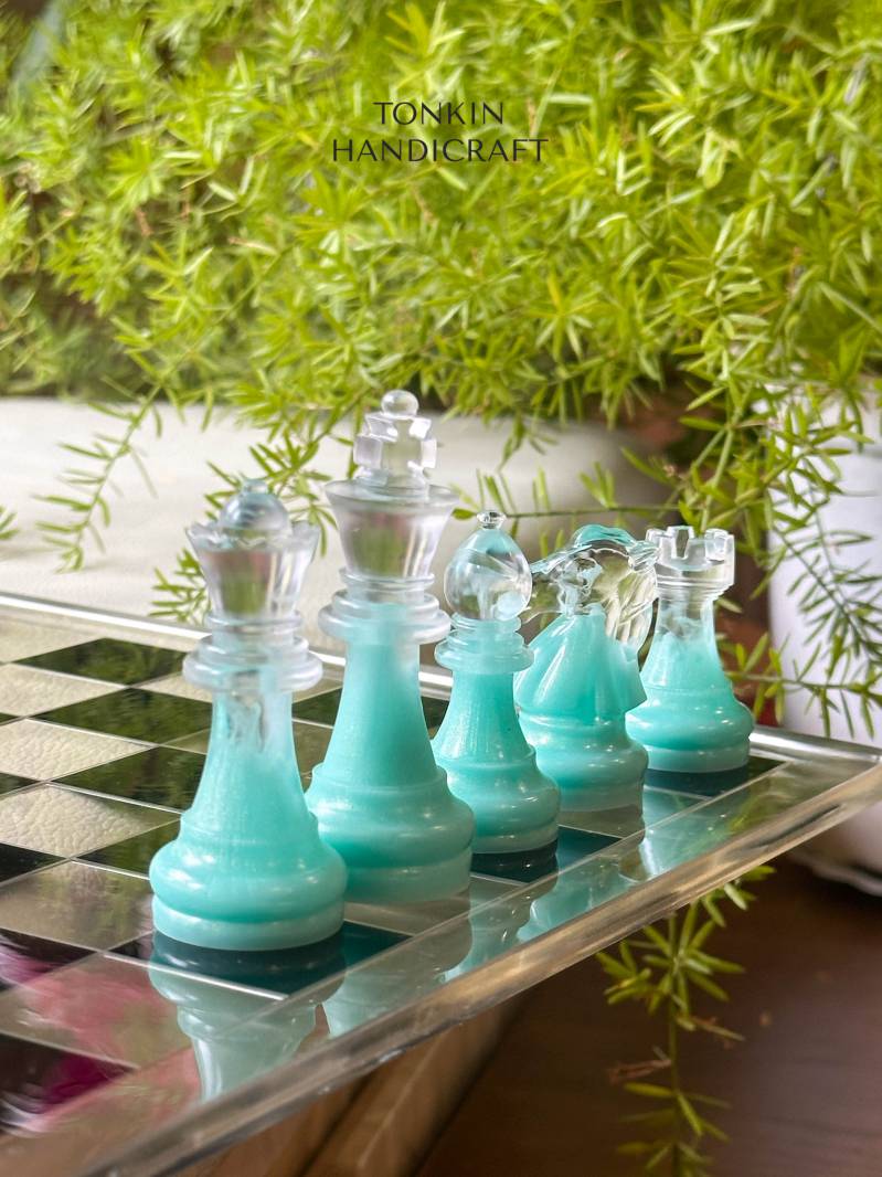 Zenn Resin Chess Set