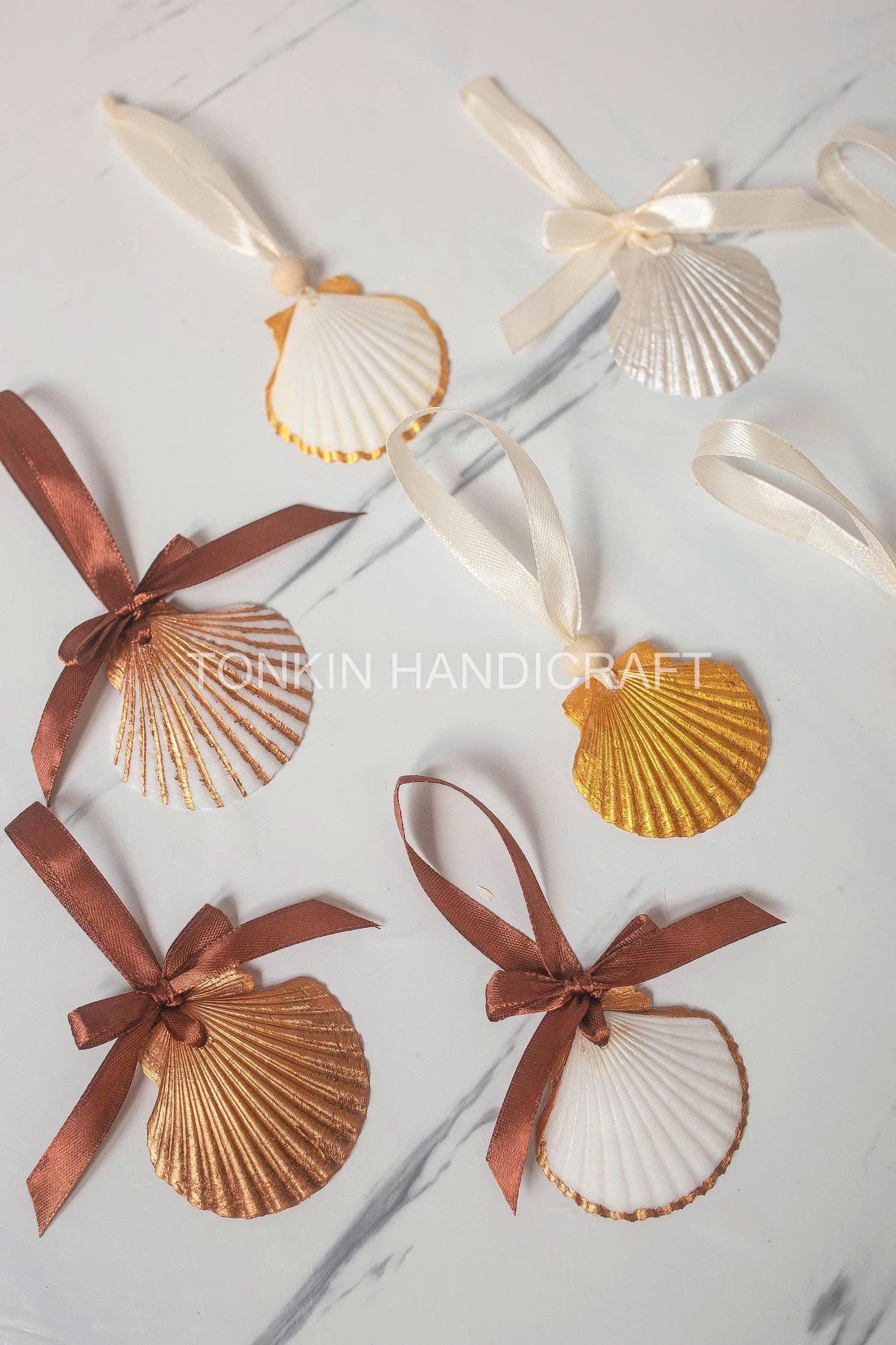 Customizable Scalloped Shell