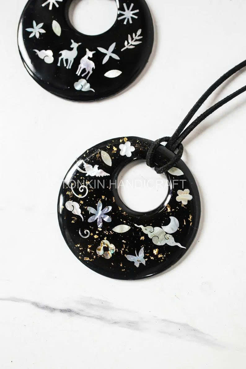 Mother of Pearl Necklace Suede Leather String 1 - TONKIN HANDICRAFT