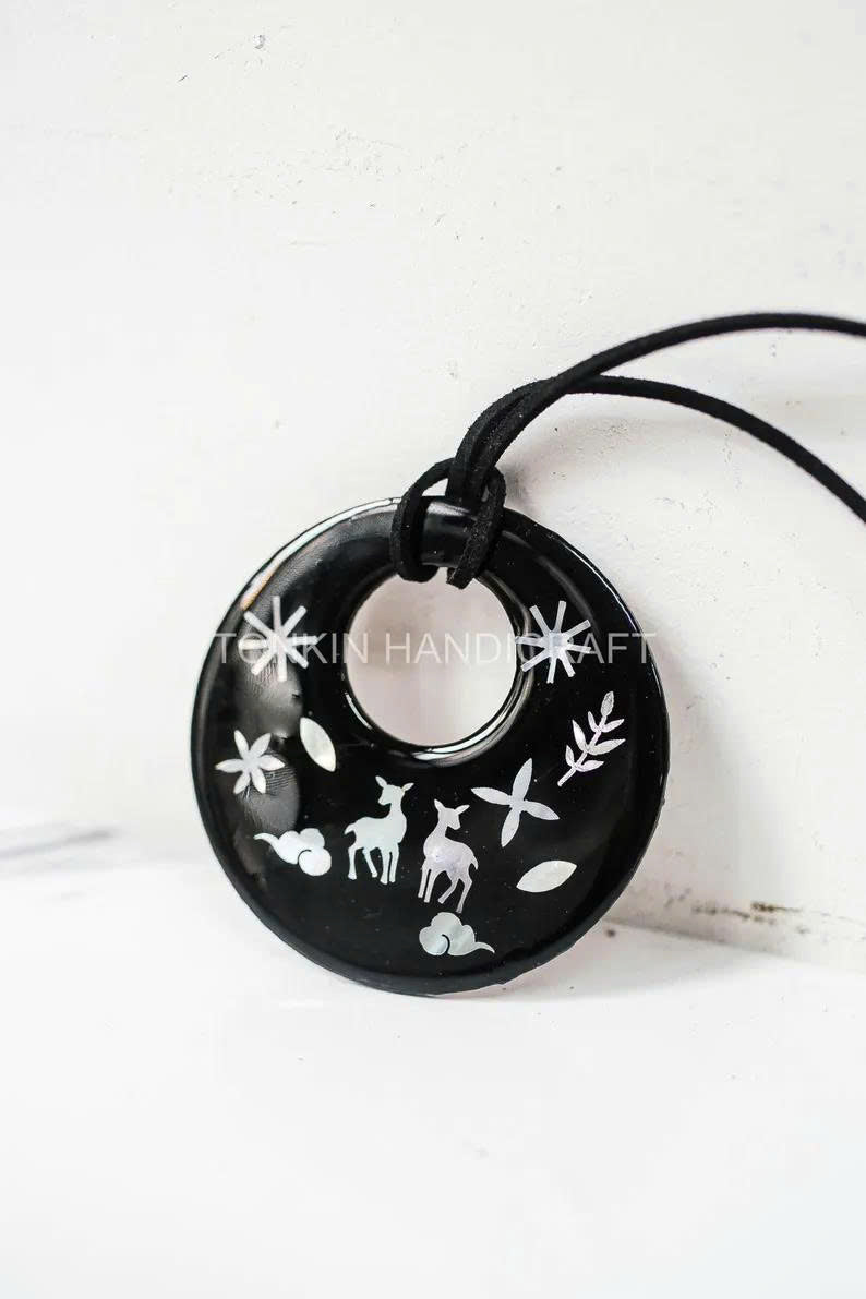Mother of Pearl Necklace Suede Leather String 1 - TONKIN HANDICRAFT