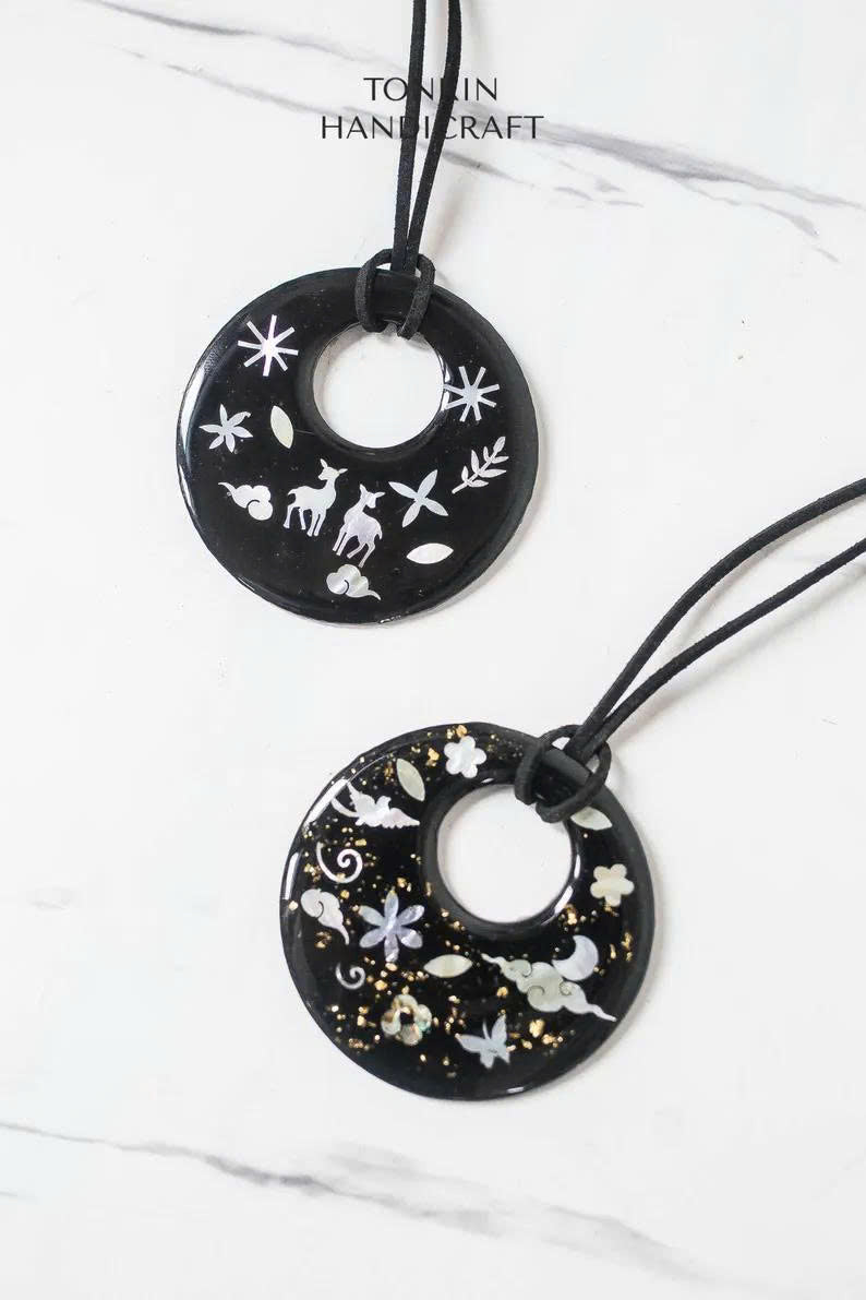 Mother of Pearl Necklace Suede Leather String 1 - TONKIN HANDICRAFT