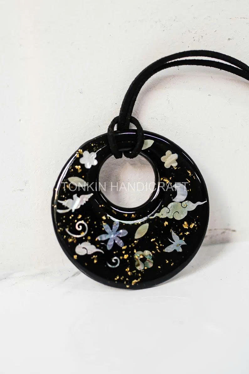 Mother of Pearl Necklace Suede Leather String 1 - TONKIN HANDICRAFT