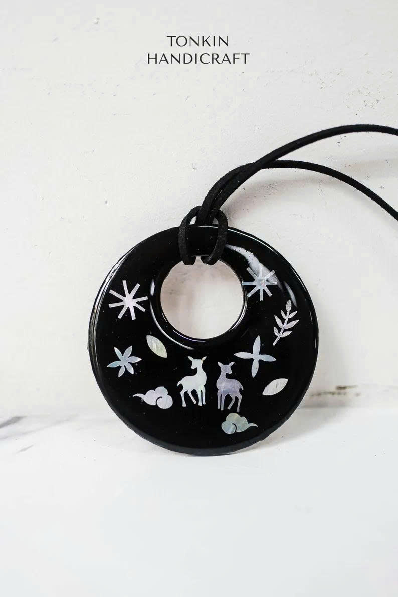 Mother of Pearl Necklace Suede Leather String 1 - TONKIN HANDICRAFT
