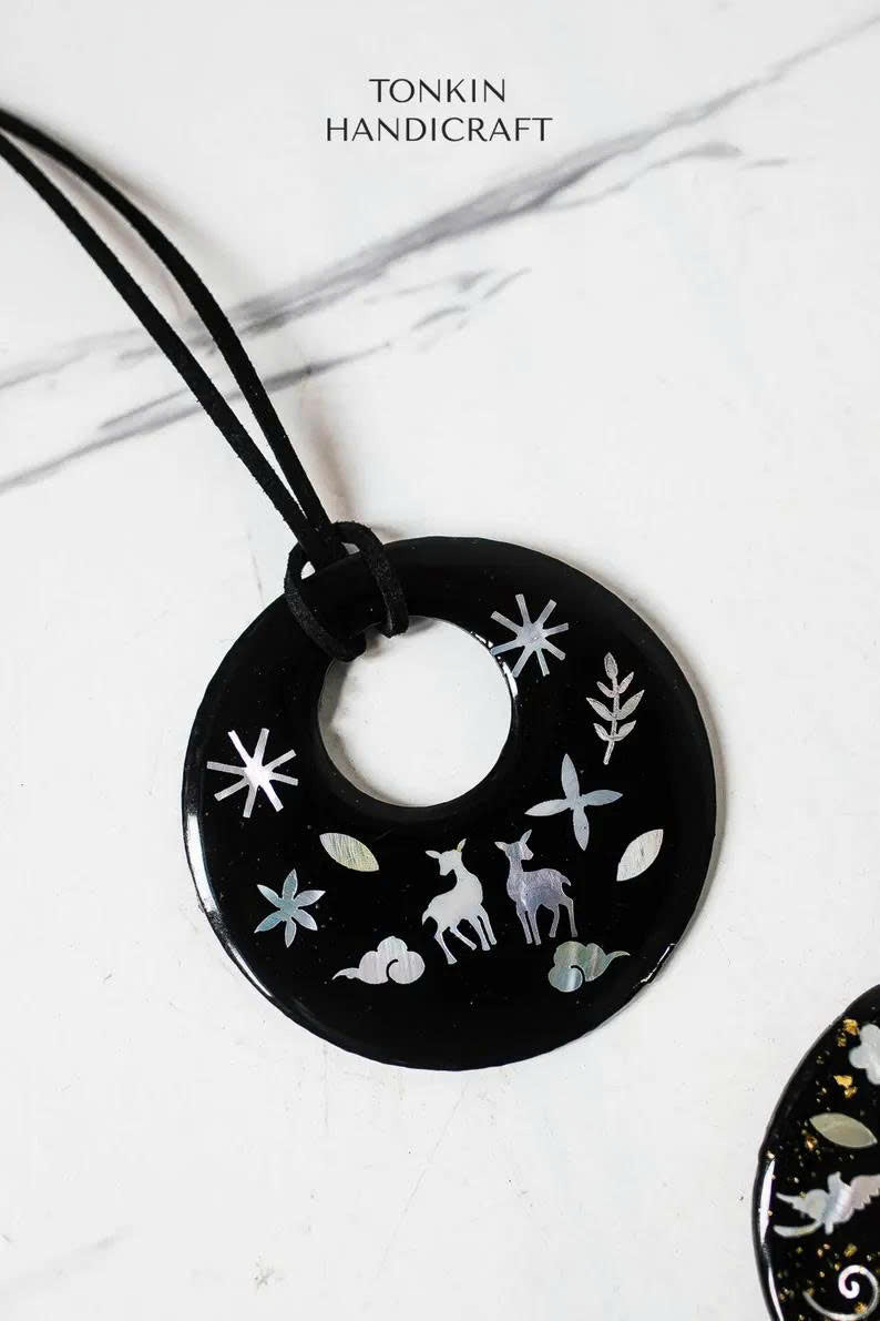 Mother of Pearl Necklace Suede Leather String 1 - TONKIN HANDICRAFT