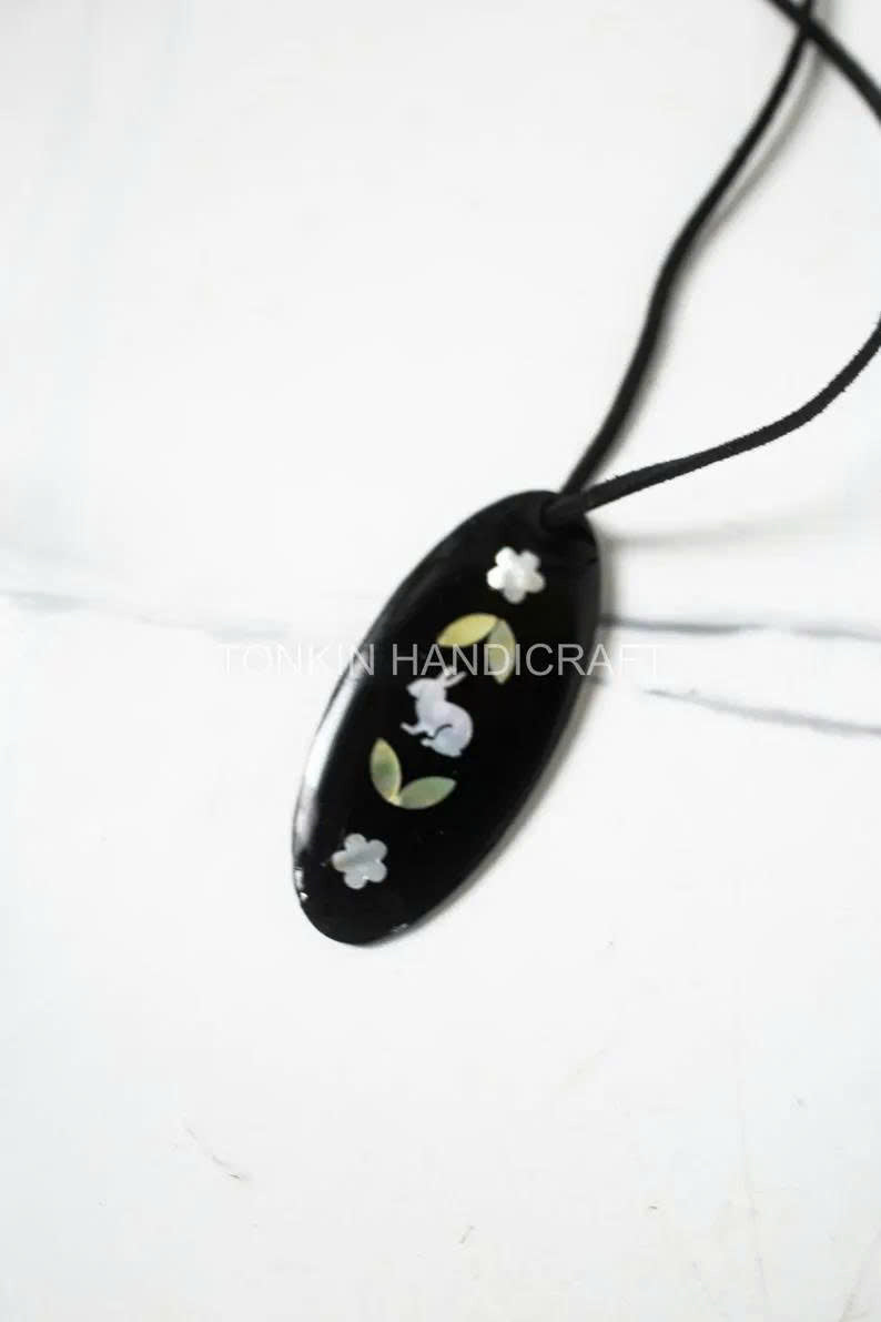 Hand-Inlaid Mother-of-Pearl Necklace - TONKIN HANDICRAFT