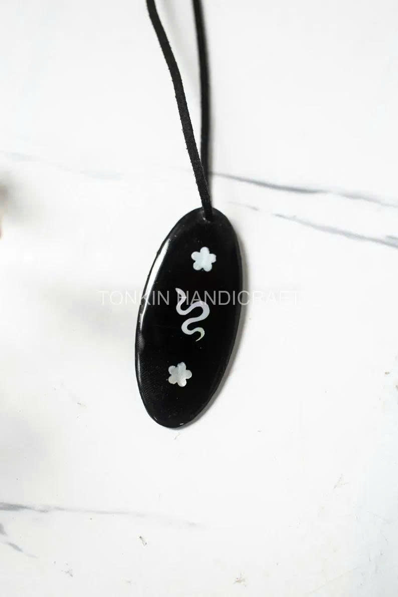 Hand-Inlaid Mother-of-Pearl Necklace 2 - TONKIN HANDICRAFT