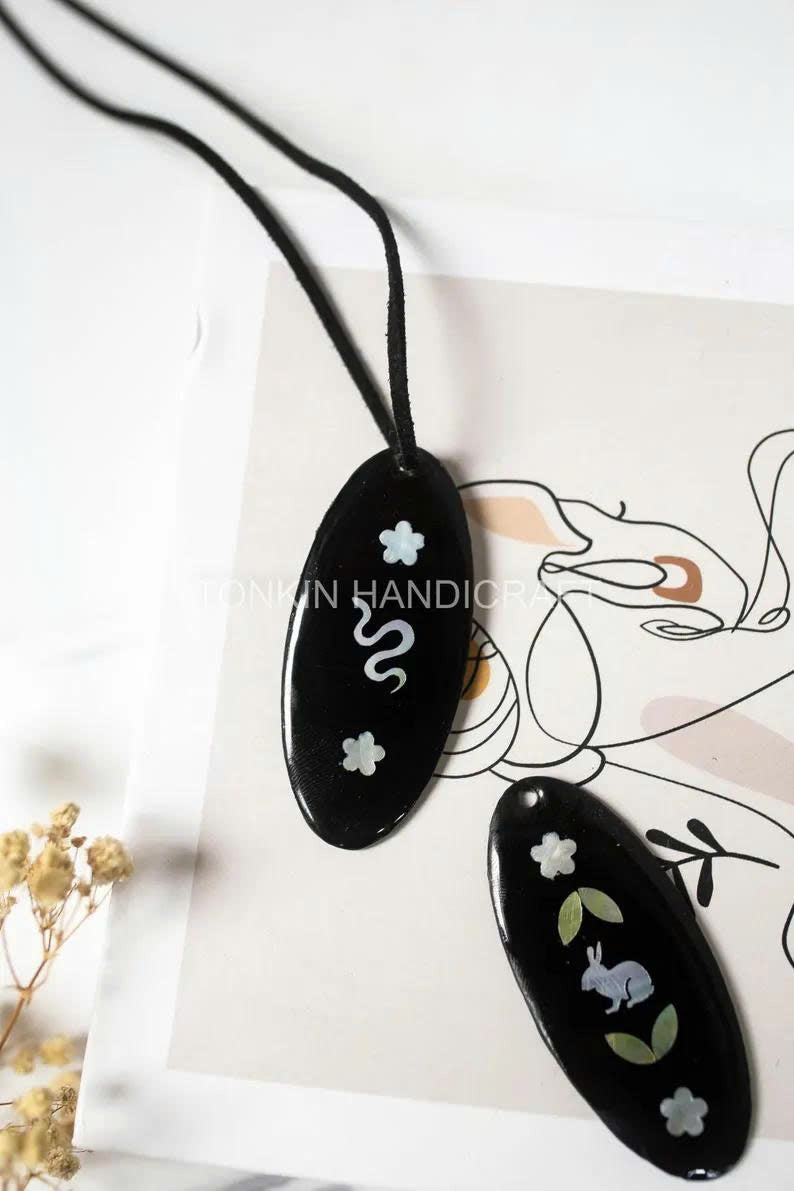 Hand-Inlaid Mother-of-Pearl Necklace 2 - TONKIN HANDICRAFT