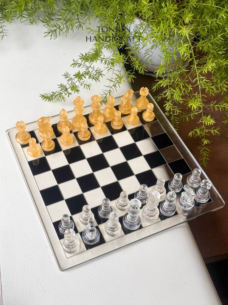 Yell Resin Chess Set