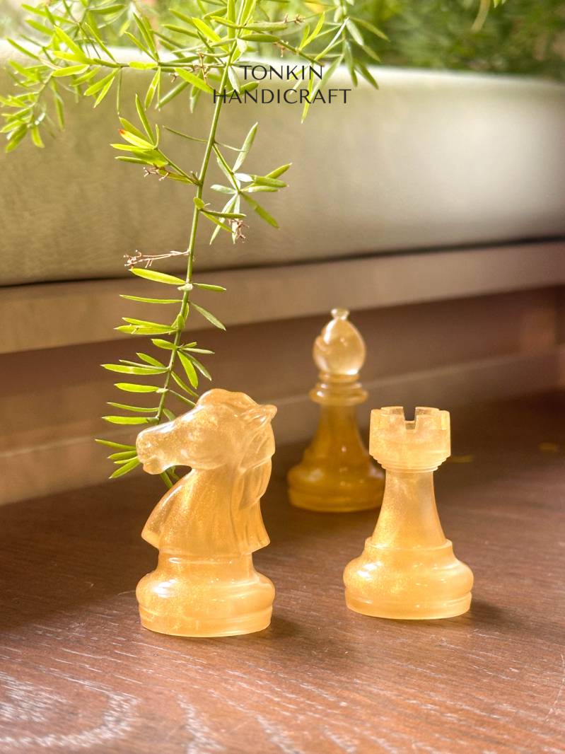 Yell Resin Chess Set