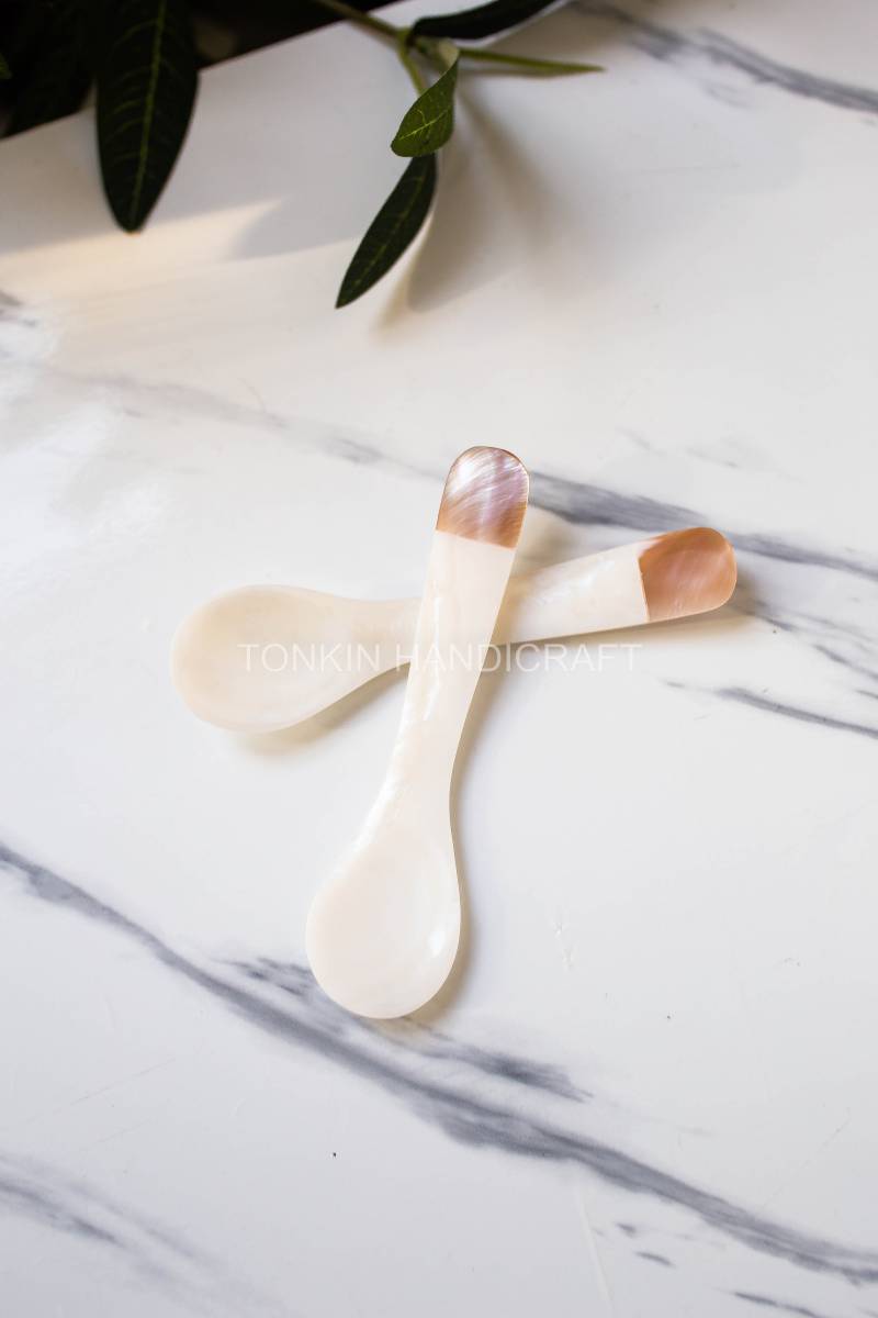 Beo Personalized Mother of Pearl Caviar Spoon 03