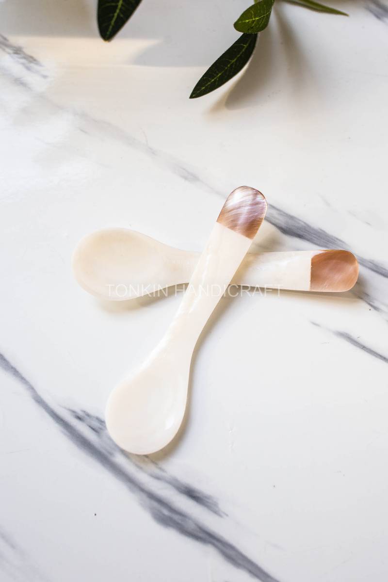 Beo Personalized Mother of Pearl Caviar Spoon 03