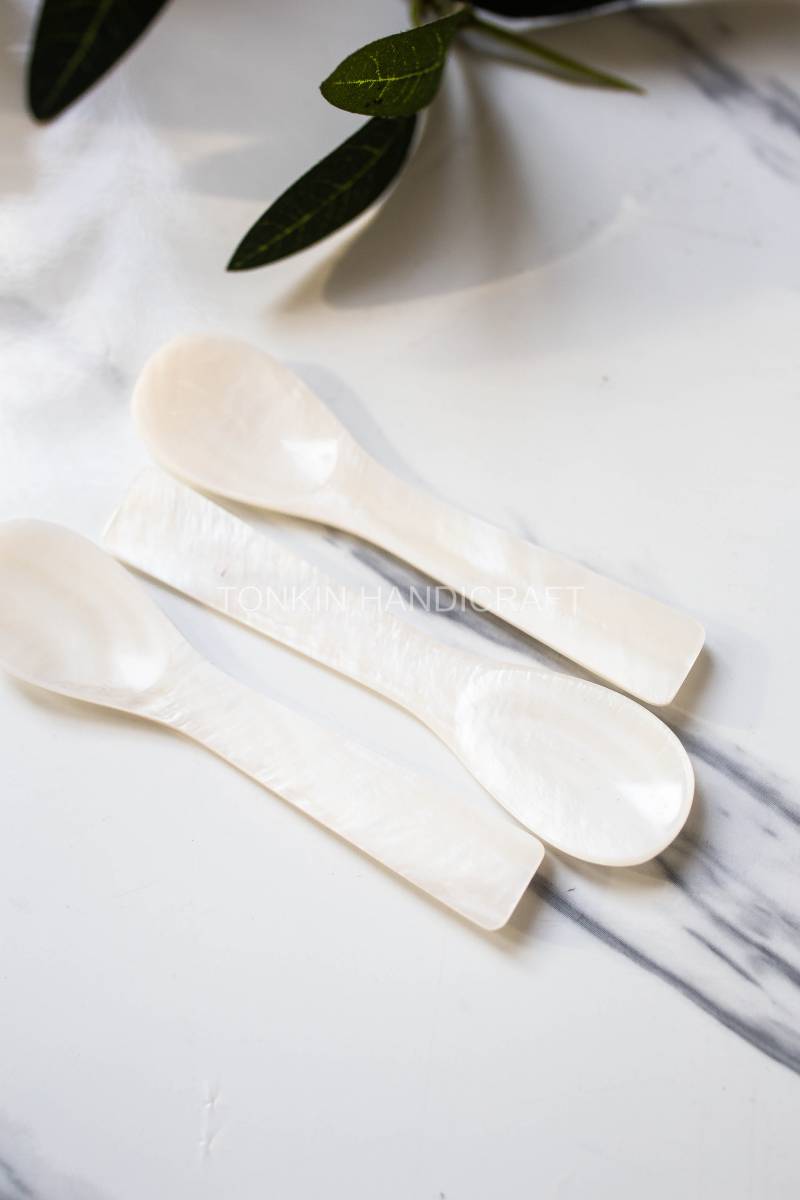 Vin Personalized Mother of Pearl Caviar Spoon 03