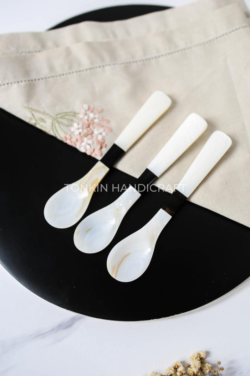 Mother of Pearl Seashell Caviar Spoon