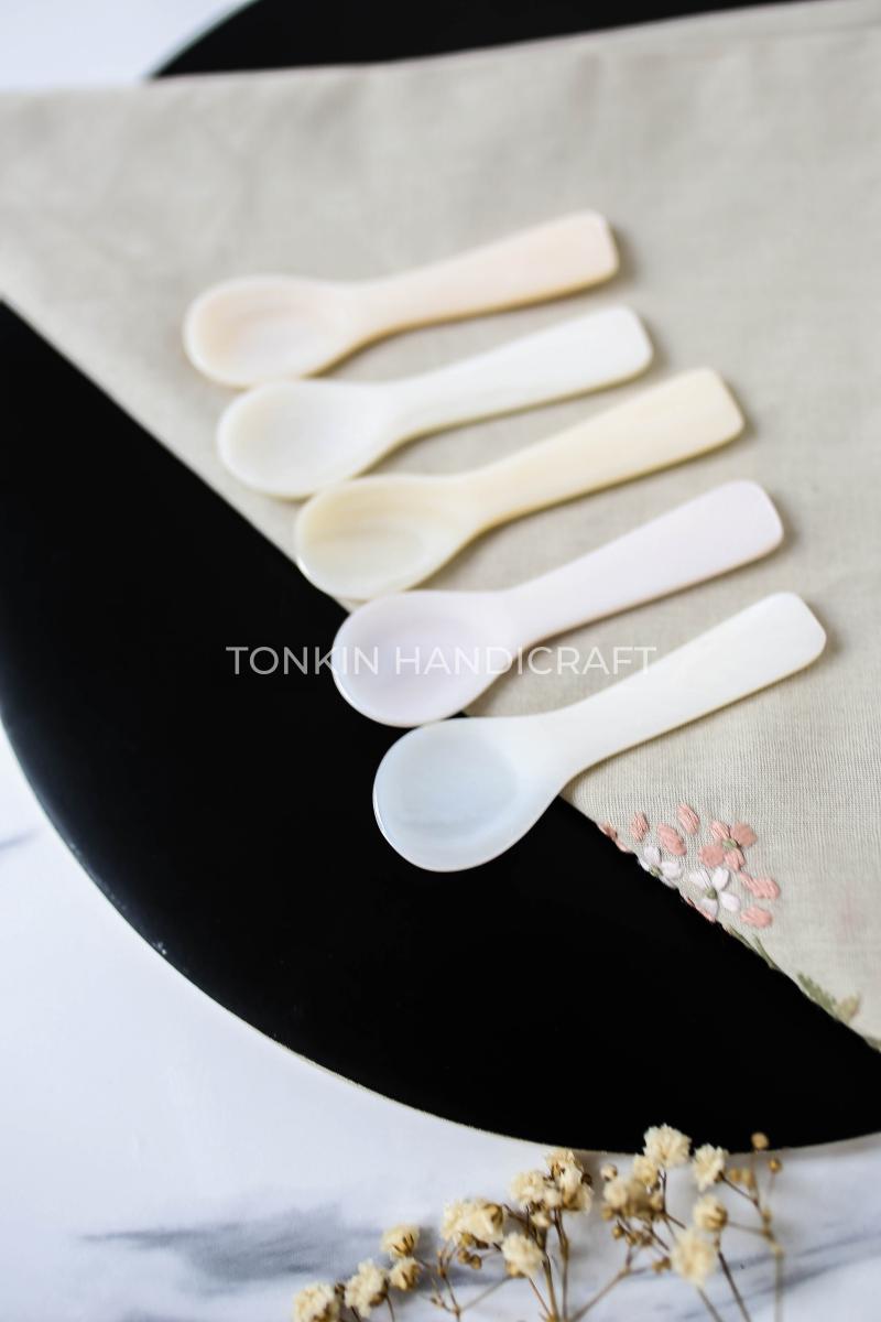 Personalized Mother of Pearl Seashell Caviar Spoon 06