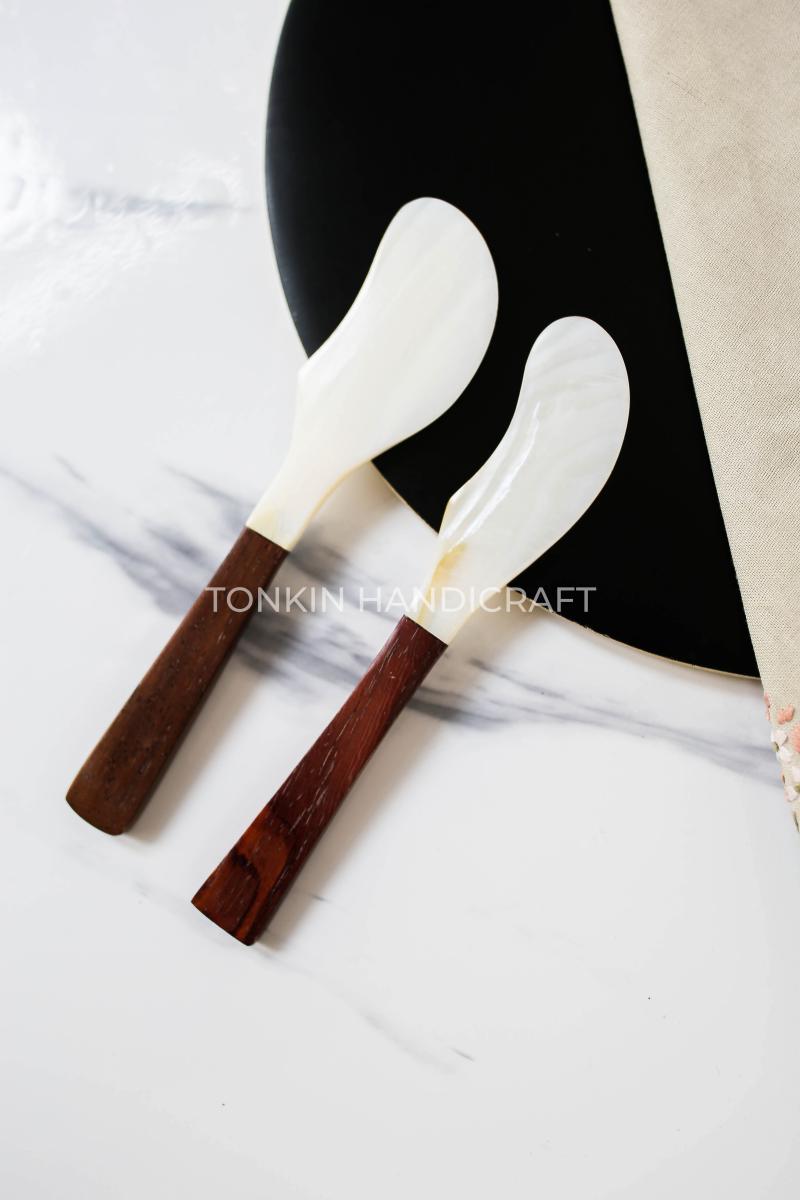 Mother of Pearl Spreader With Handle