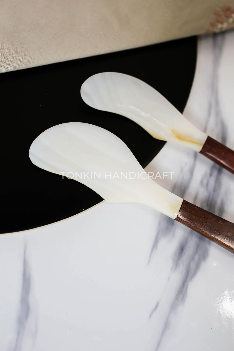 Mother of Pearl Spreader With Handle