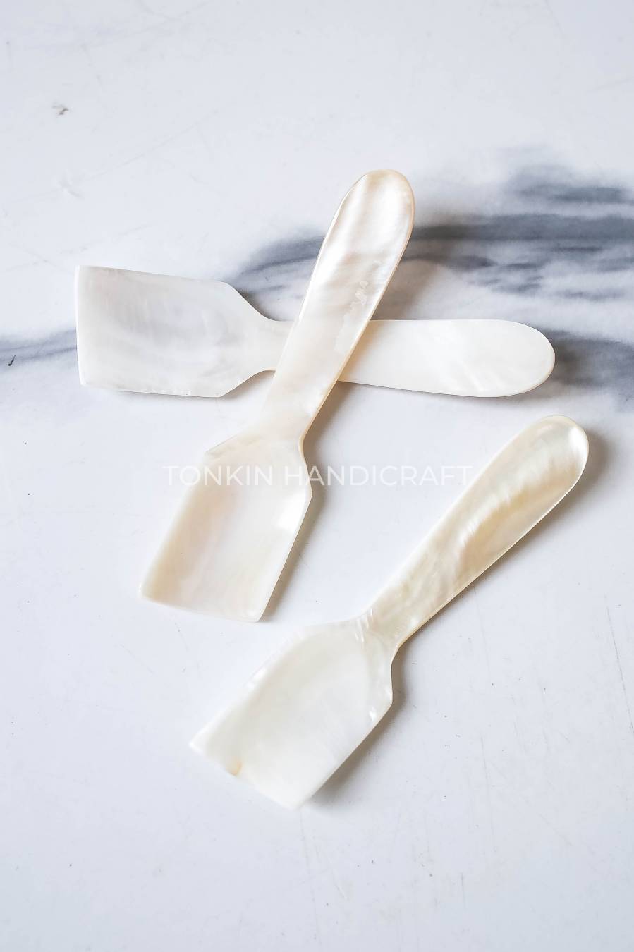 Muii Personalized Mother of Pearl Seashell Caviar Spoon