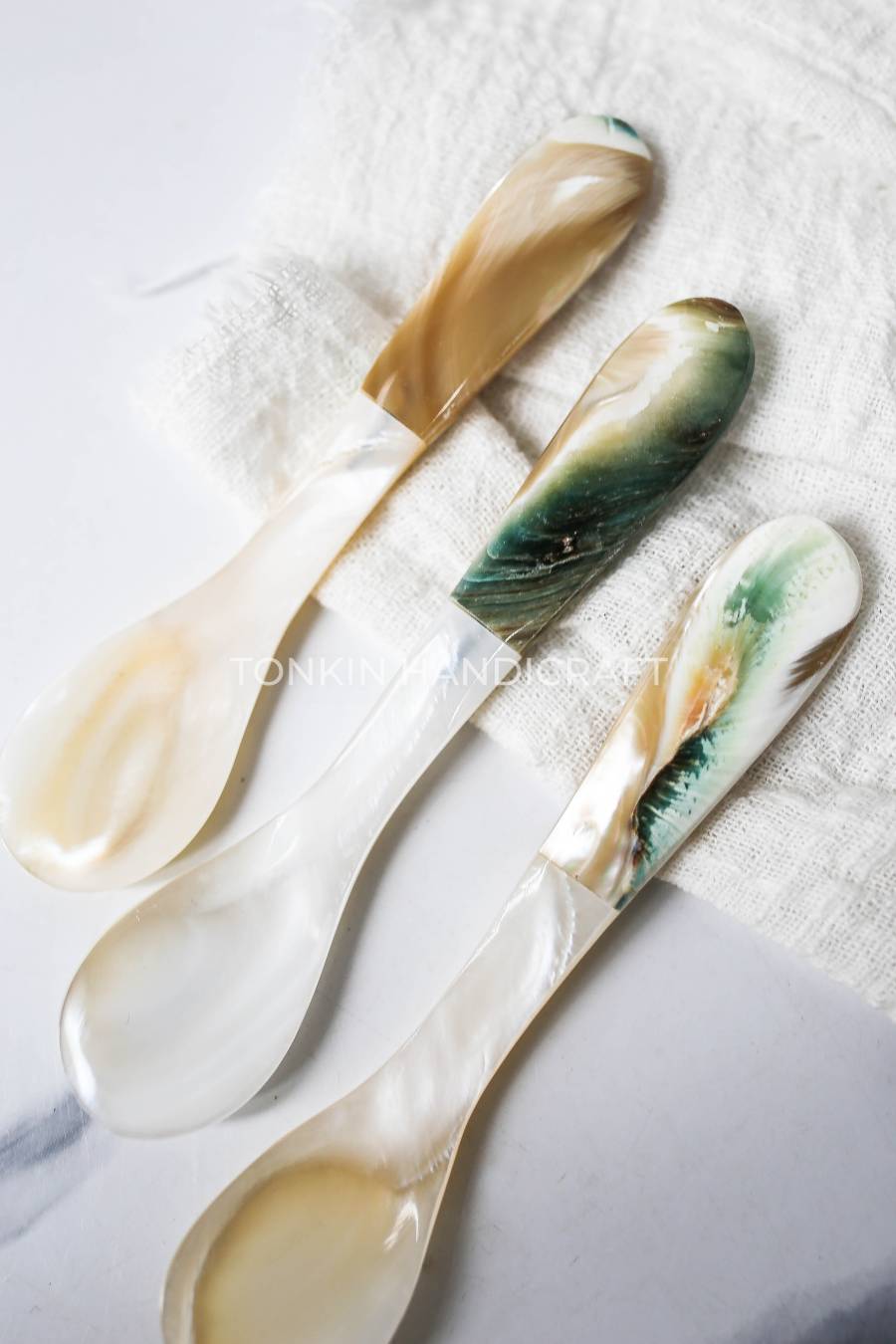 Gre Mother of Pearl Seashell Spoon