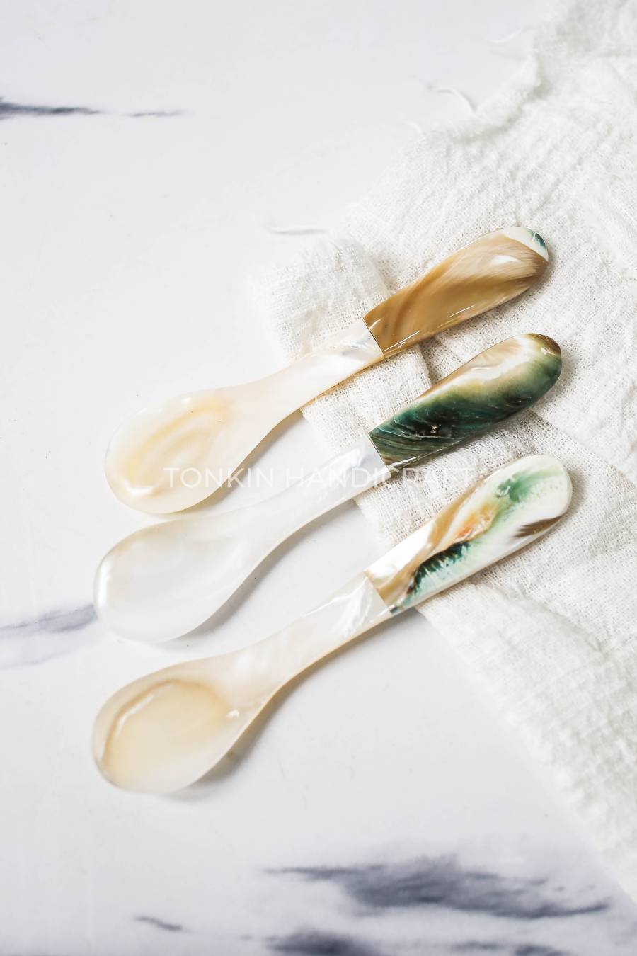 Gre Mother of Pearl Seashell Spoon