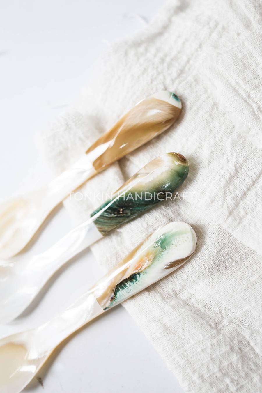 Gre Mother of Pearl Seashell Spoon