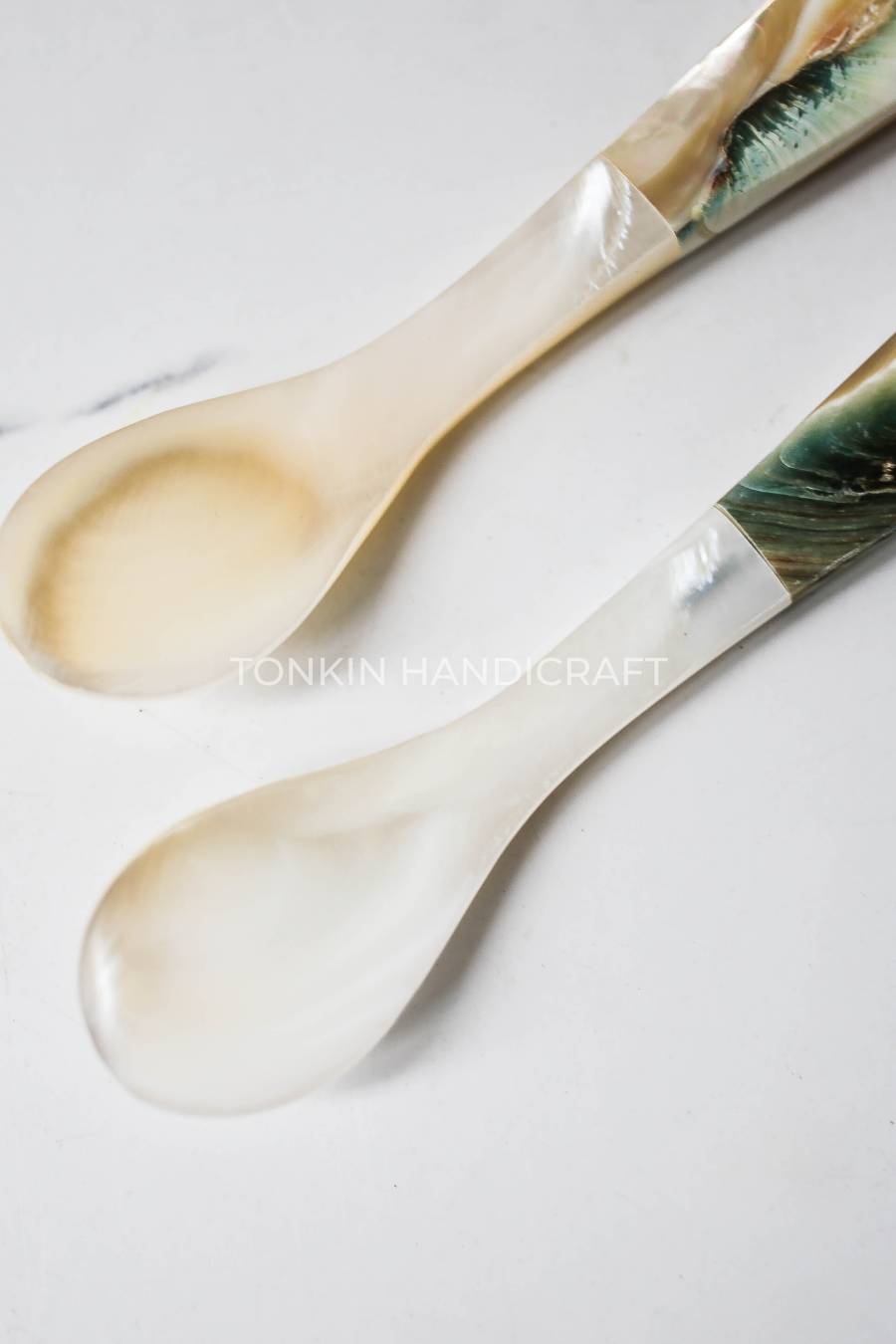 Gre Mother of Pearl Seashell Spoon