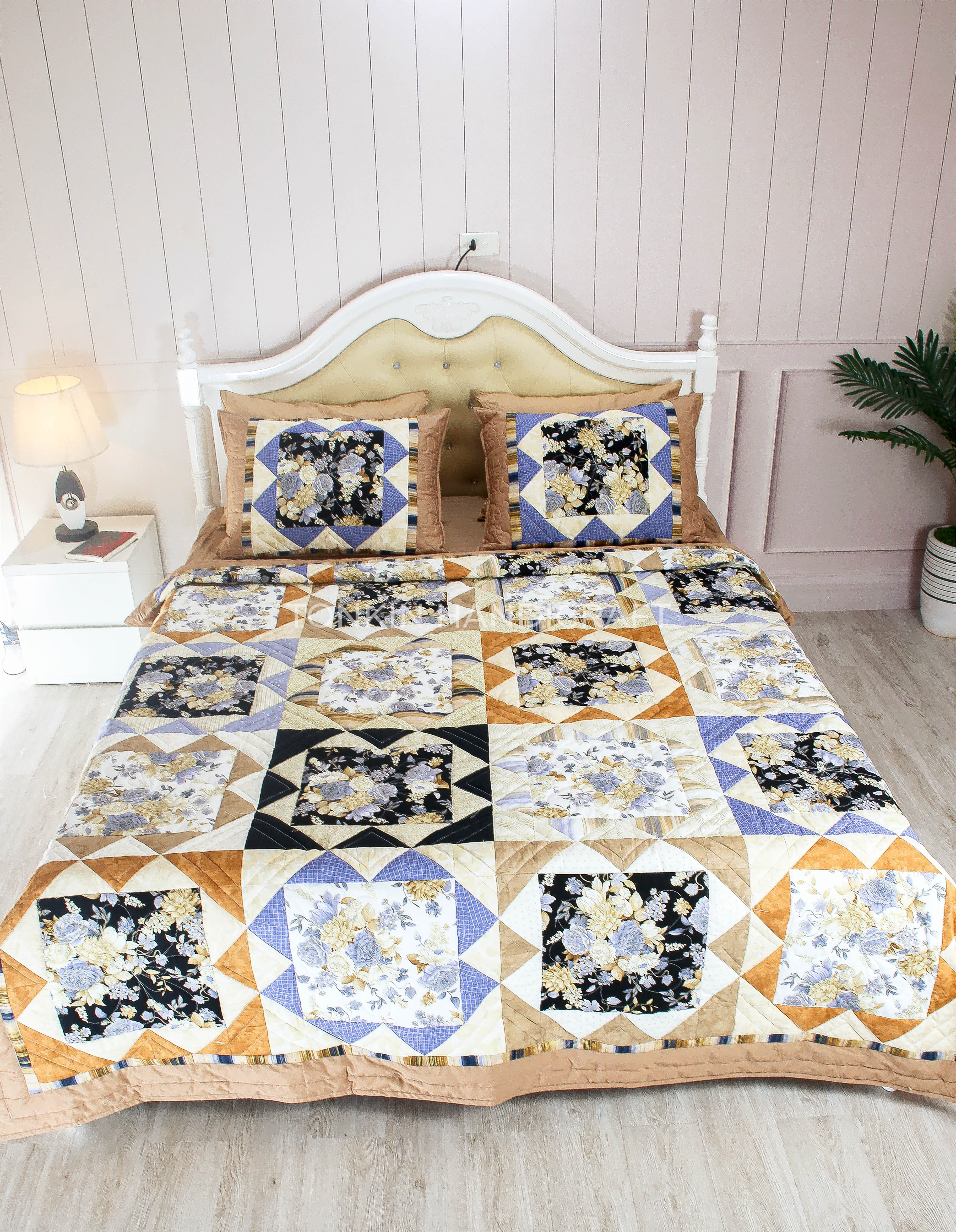 FLOO Quilt Set 78" x 87" with 2 Shams - TONKIN HANDICRAFT