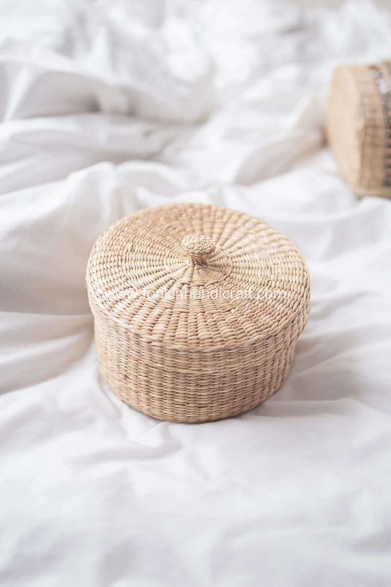 Round seagrass Jar Holder with lid - TONKIN HANDICRAFT